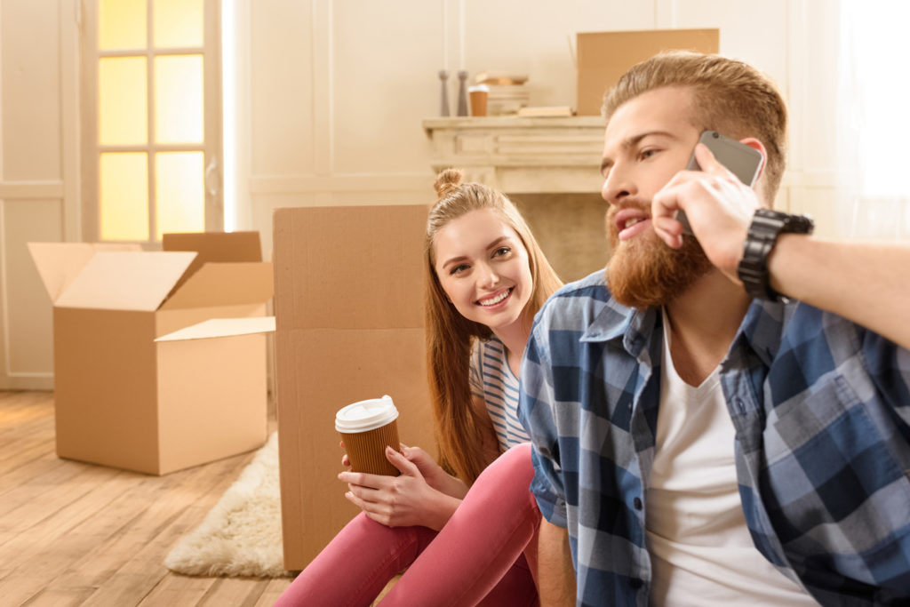 Call_ElCheapoMovers_Toronto_Why_Hire_a_Moving_Company_Couple_Move